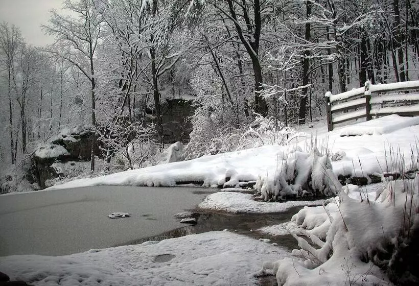 Garden Inn Bed & Breakfast At Bee Rock