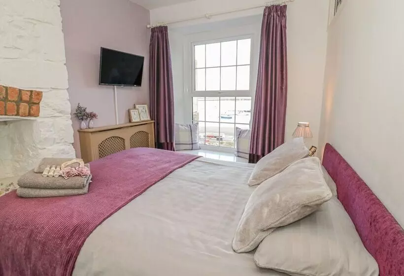 هتل Castle Apartment