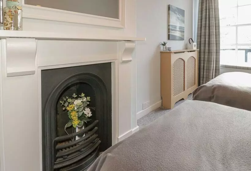 هتل Castle Apartment