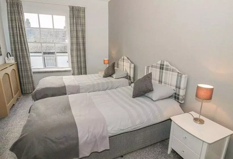 هتل Castle Apartment