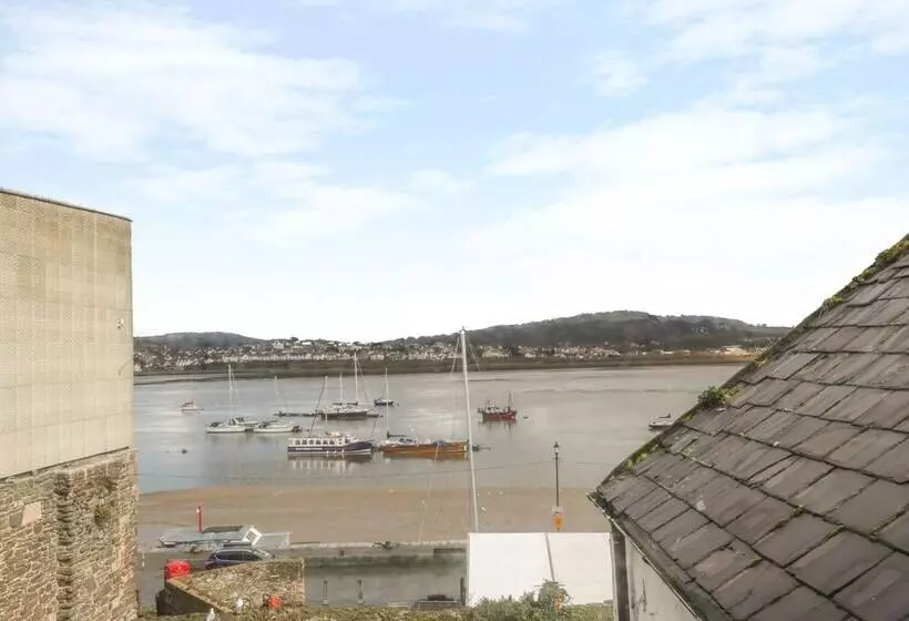 هتل Castle Apartment