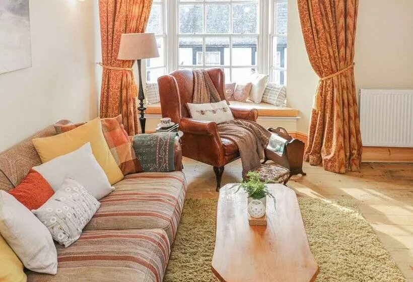 هتل Castle Apartment