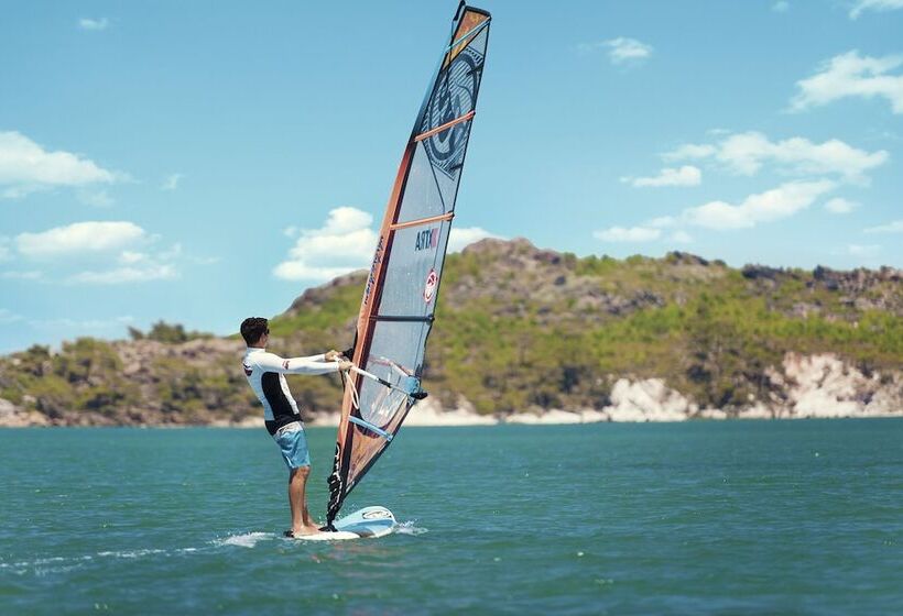 בית מלון כפרי D   Resort Ayvalık