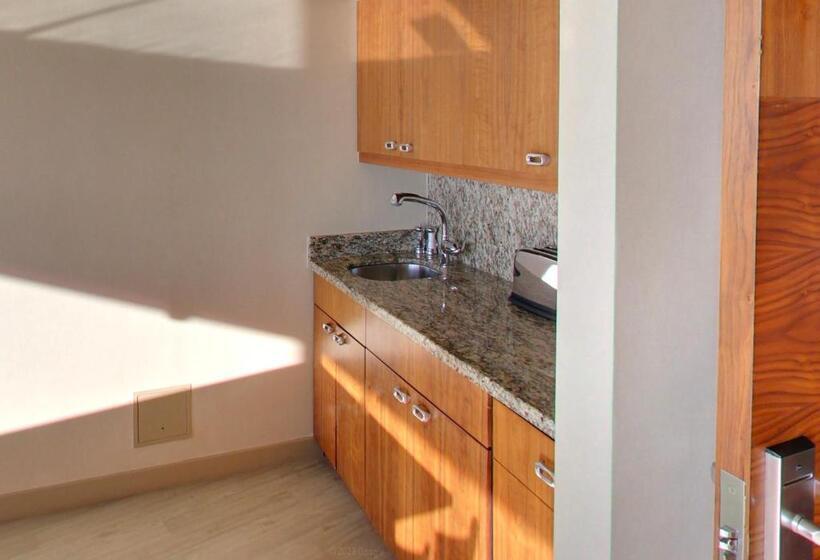 هتل Embarc Vancouver