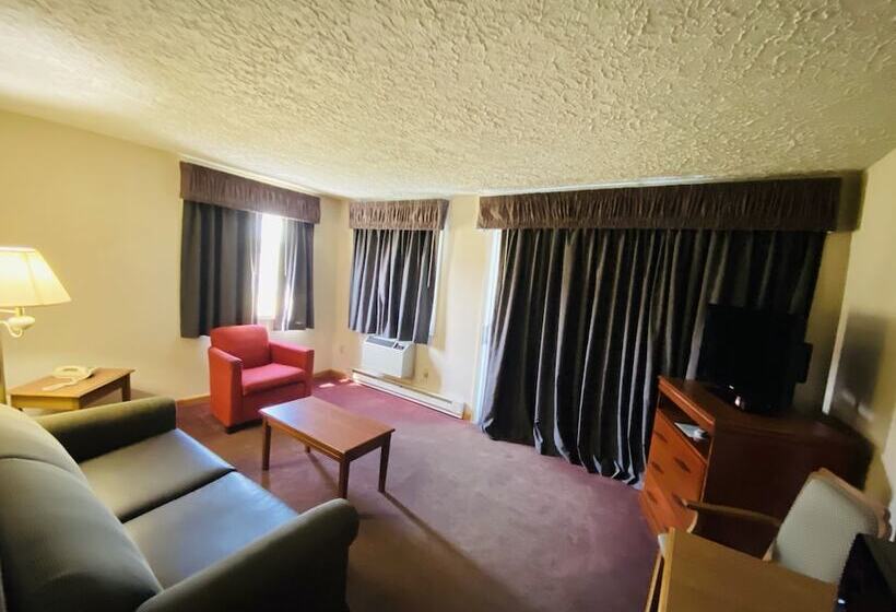 فندق Fleetwood Inn & Suites