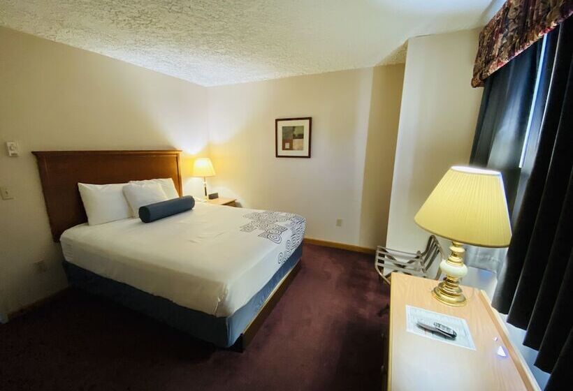 فندق Fleetwood Inn & Suites
