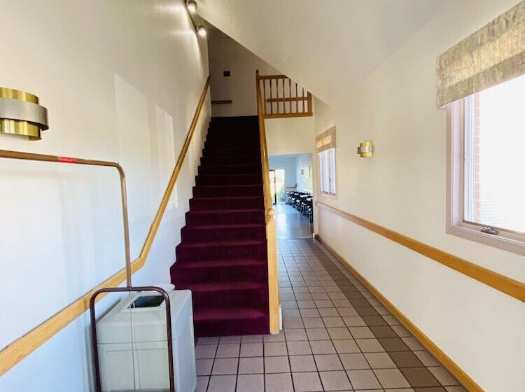 فندق Fleetwood Inn & Suites