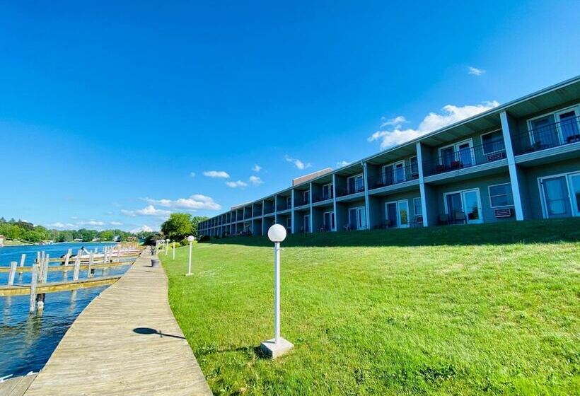 فندق Fleetwood Inn & Suites