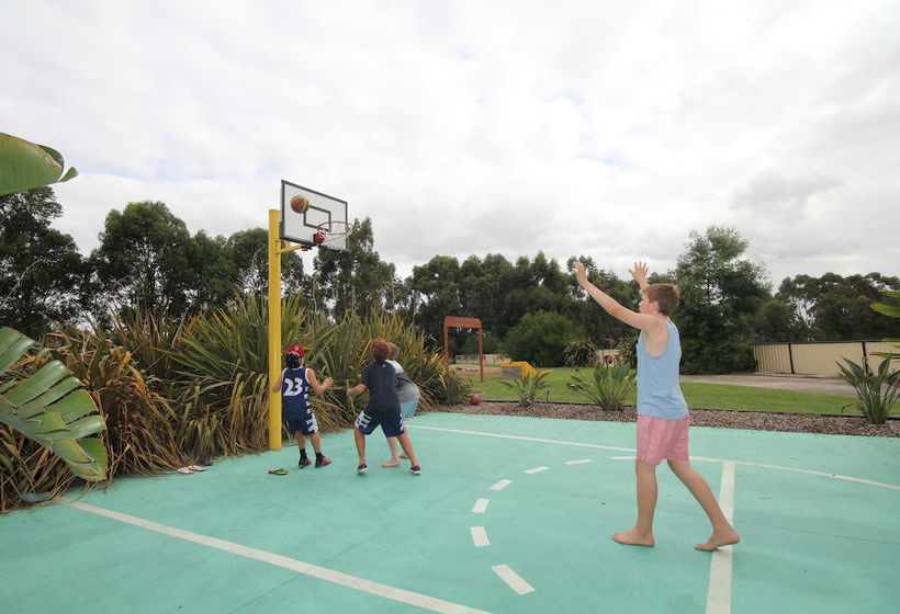 בית מלון כפרי Big4 Traralgon Park Lane Holiday Park