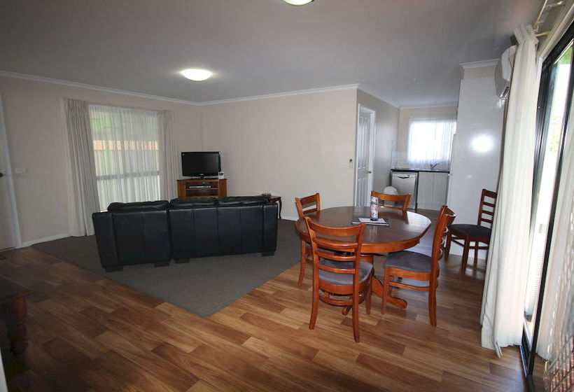 בית מלון כפרי Big4 Traralgon Park Lane Holiday Park