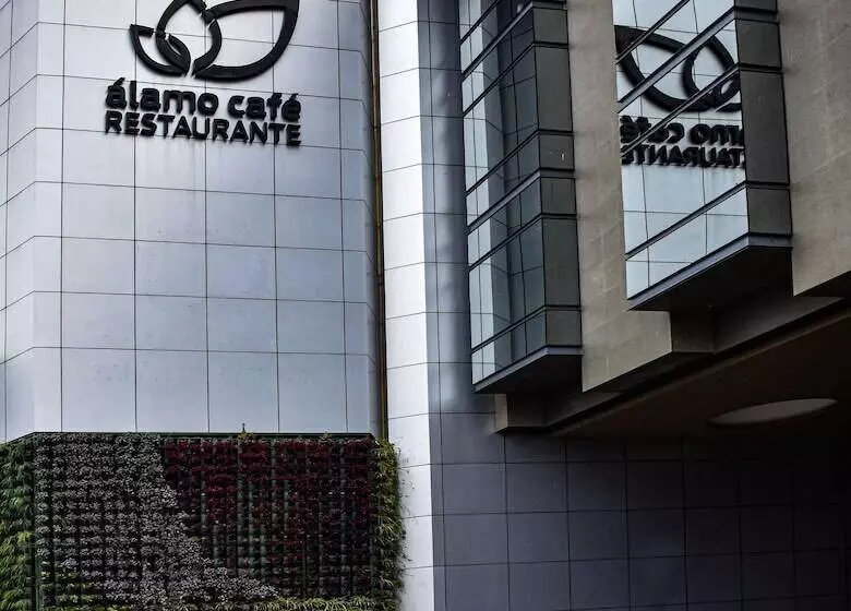 ホテル Ramada By Wyndham Mexico City Santa Fe