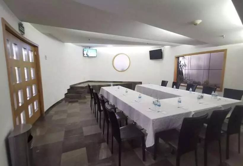 ホテル Ramada By Wyndham Mexico City Santa Fe