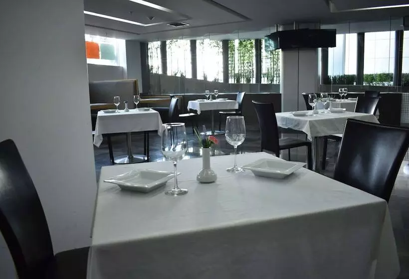 ホテル Ramada By Wyndham Mexico City Santa Fe