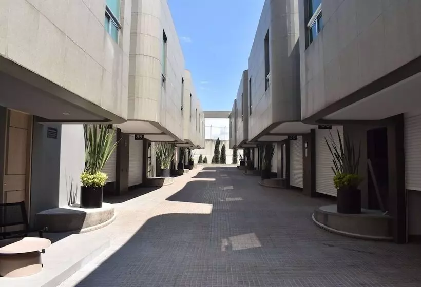 ホテル Ramada By Wyndham Mexico City Santa Fe