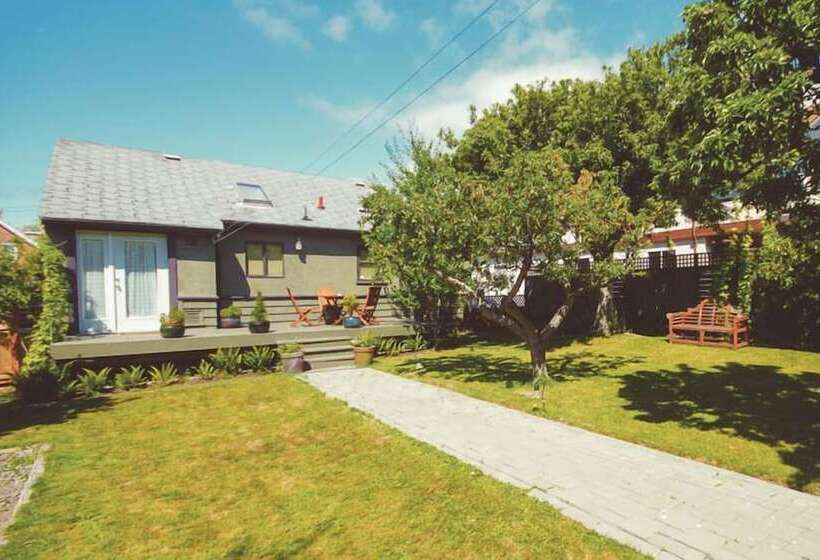 酒店 Spinnakers Brewpub & Guesthouses