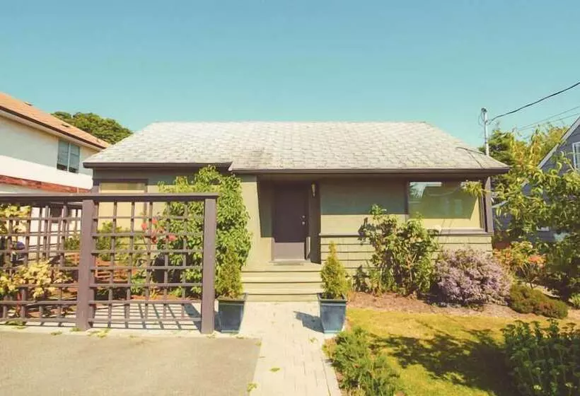 호텔 Spinnakers Brewpub & Guesthouses