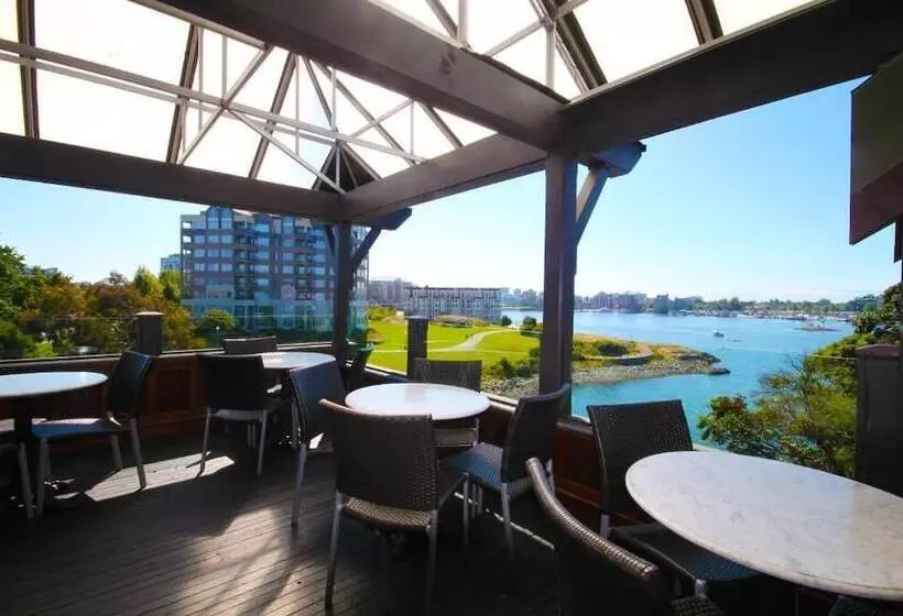 호텔 Spinnakers Brewpub & Guesthouses