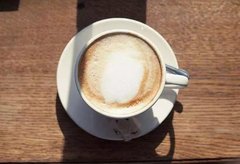 호텔 Spinnakers Brewpub & Guesthouses