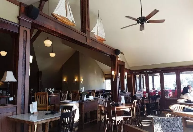 호텔 Spinnakers Brewpub & Guesthouses