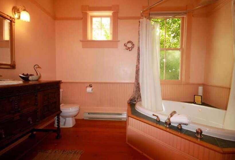 酒店 Spinnakers Brewpub & Guesthouses