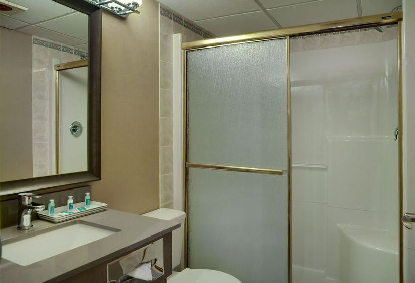 בית מלון כפרי Stonebridge  Grande Prairie