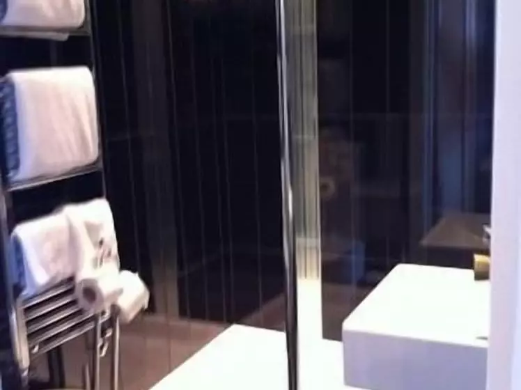 هتل The Lilly Restaurant With Rooms