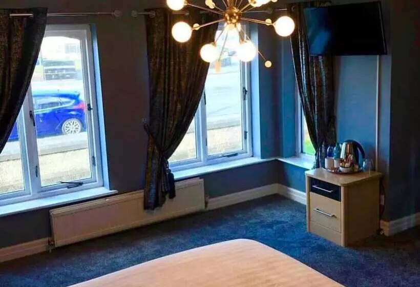 هتل The Lilly Restaurant With Rooms