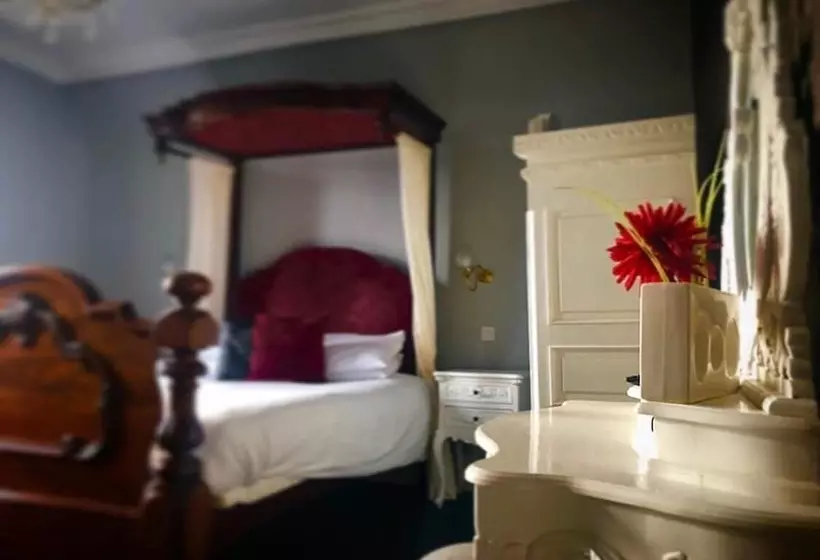 هتل The Lilly Restaurant With Rooms