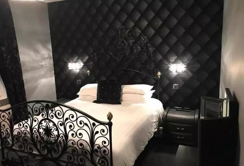 هتل The Lilly Restaurant With Rooms