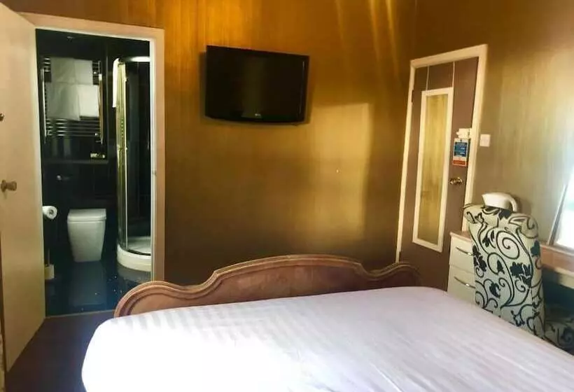 هتل The Lilly Restaurant With Rooms