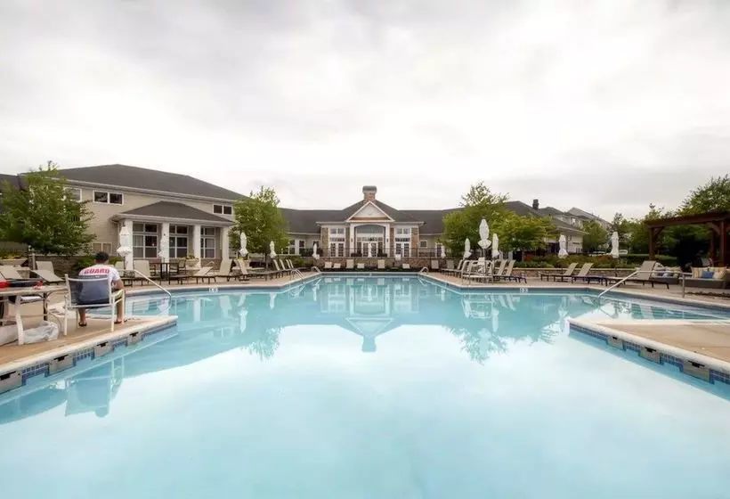 Отель The Mews At Princeton Junction