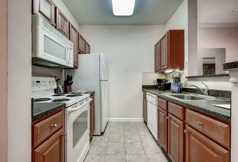 Отель The Mews At Princeton Junction