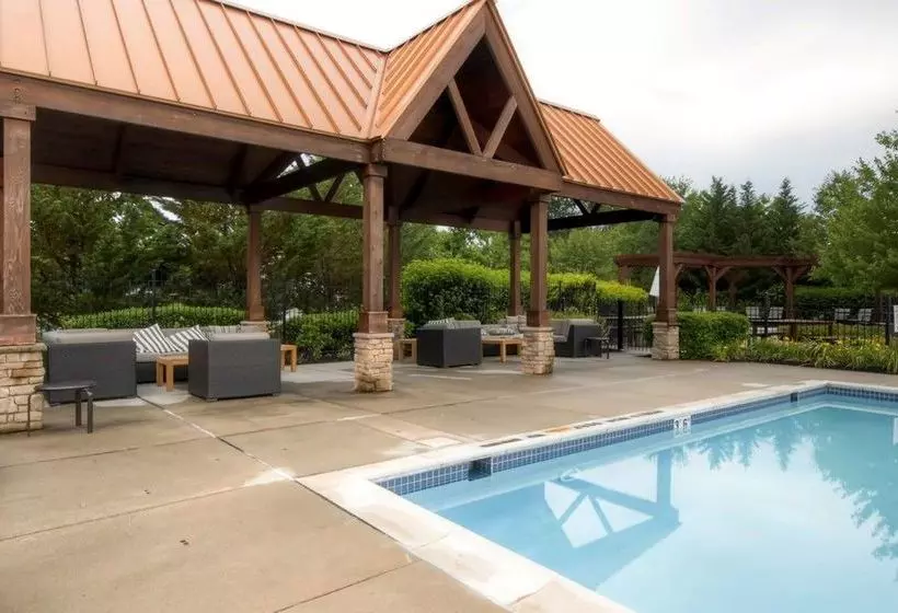 Отель The Mews At Princeton Junction