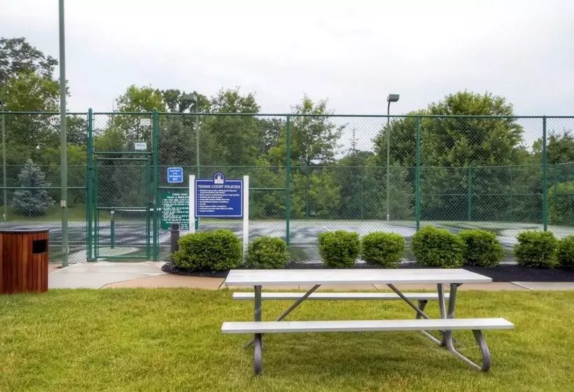 Отель The Mews At Princeton Junction