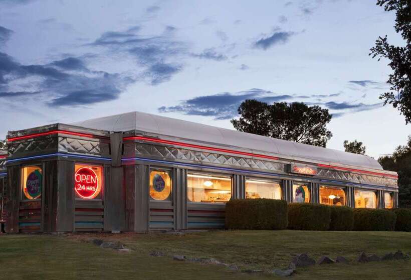 Отель Travelodge By Wyndham Vaughn