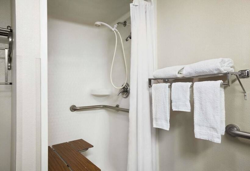 Отель Travelodge By Wyndham Vaughn