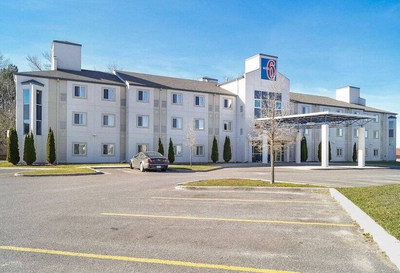 Motel 6peterborough, On