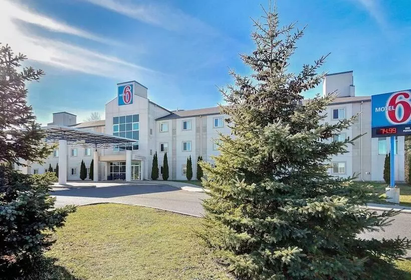 Motel 6peterborough, On