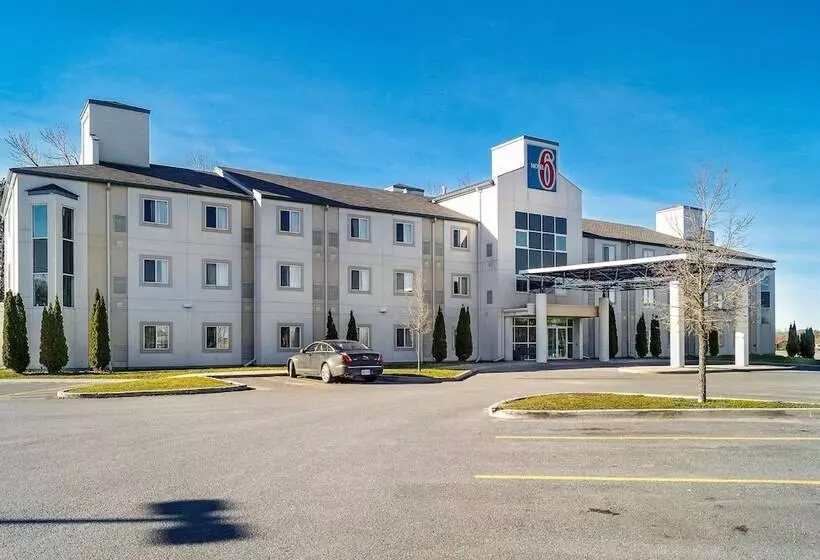 Motel 6peterborough, On