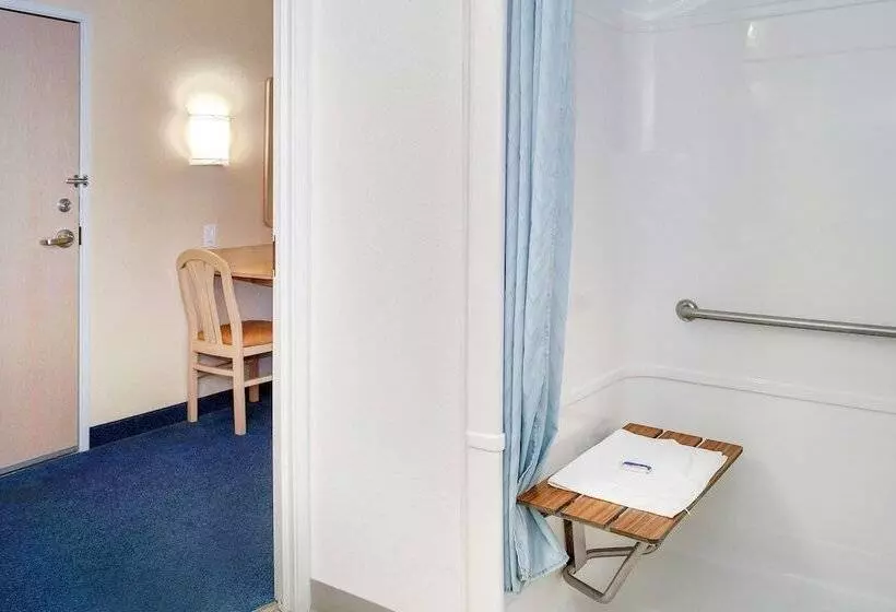 Motel 6peterborough, On