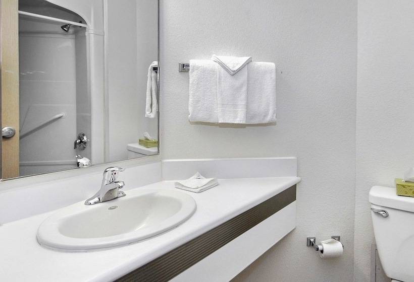 Motel 6peterborough, On