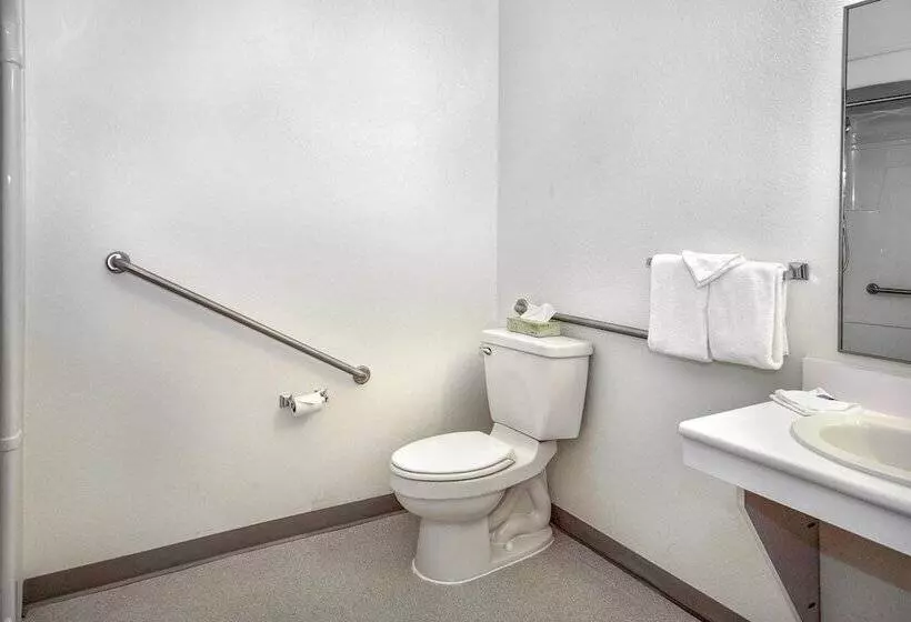 Motel 6peterborough, On