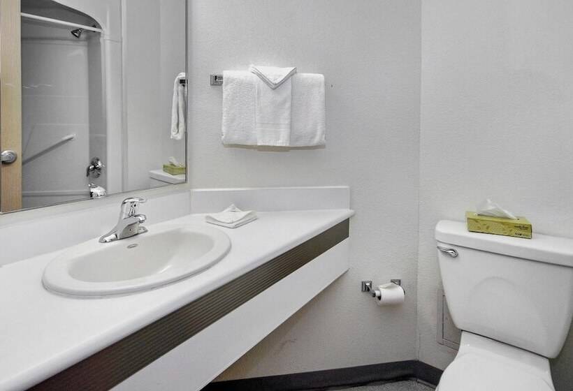 Motel 6peterborough, On