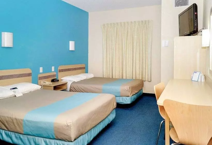 Motel 6peterborough, On