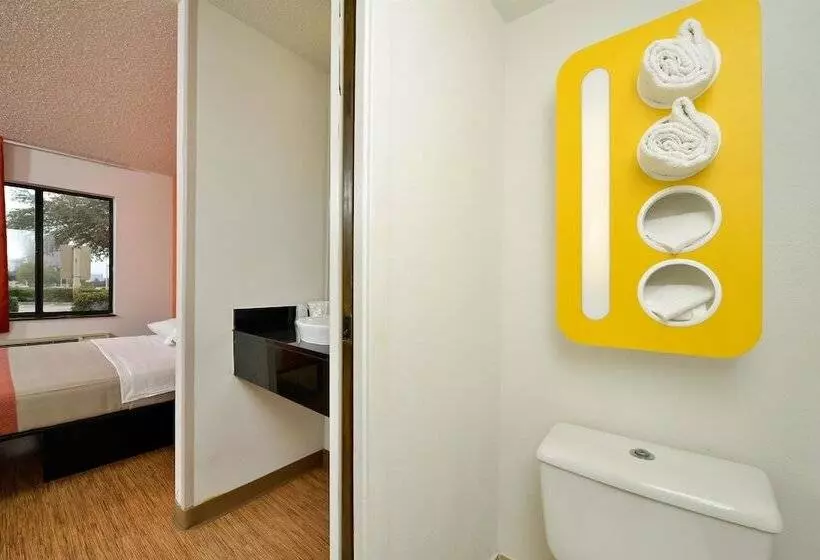 Motel 6plano, Tx  West  Frisco