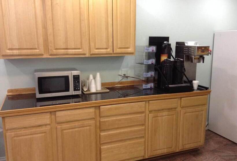 モーテル Crossroads Inn