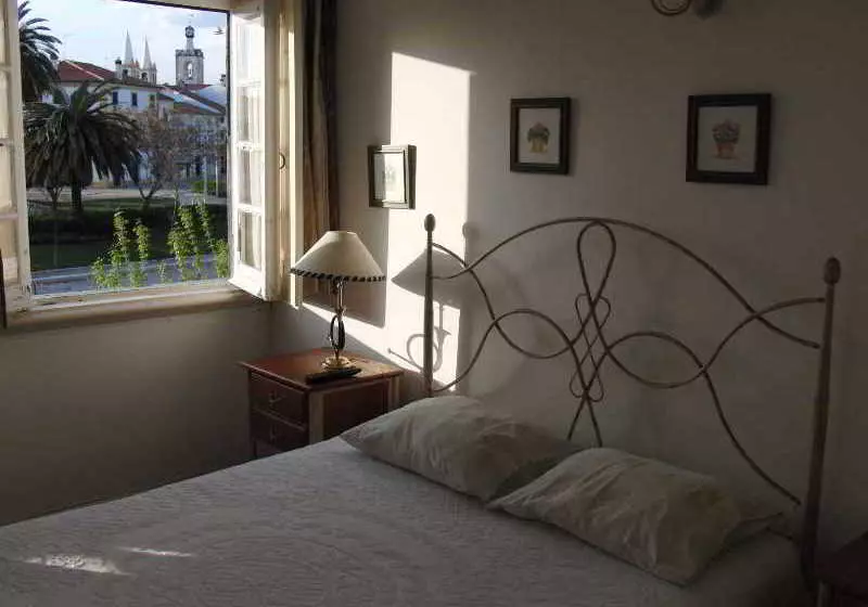 تختخواب و صبحانه Casa das Colunas