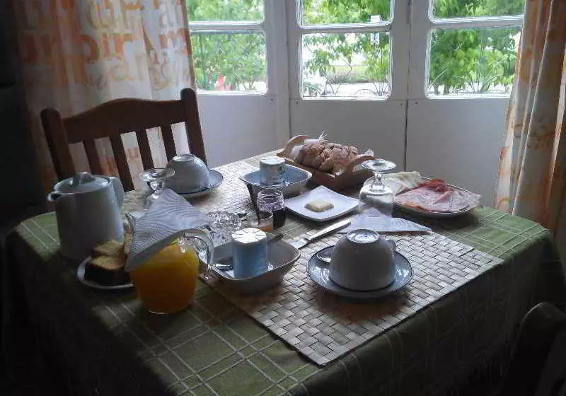تختخواب و صبحانه Casa das Colunas