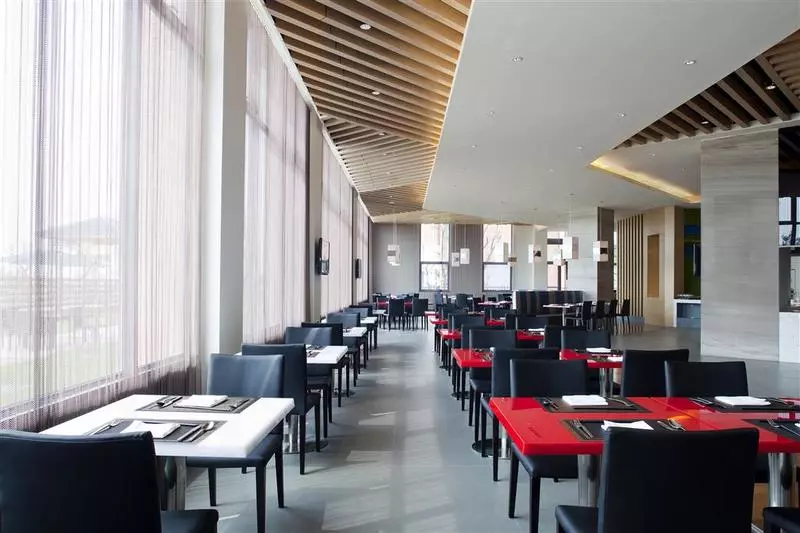 Отель Aloft Haiyang