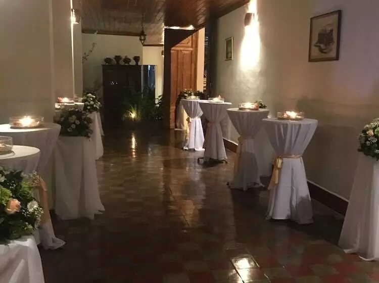 هتل Antigua Estación Granada